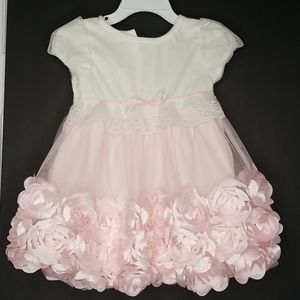 Infant dress in color pink